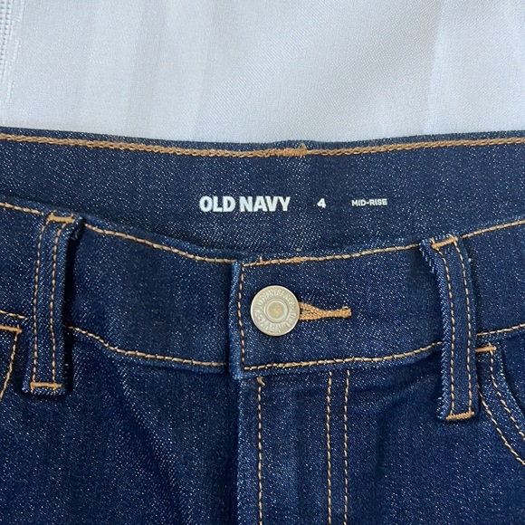 Old Navy | Size 4 Dark Wash High Rise Jean Shorts for Women with 7-inch Inseam - Picture 3 of 16